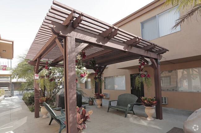 Foto del edificio - Villa Del Sol Apartments