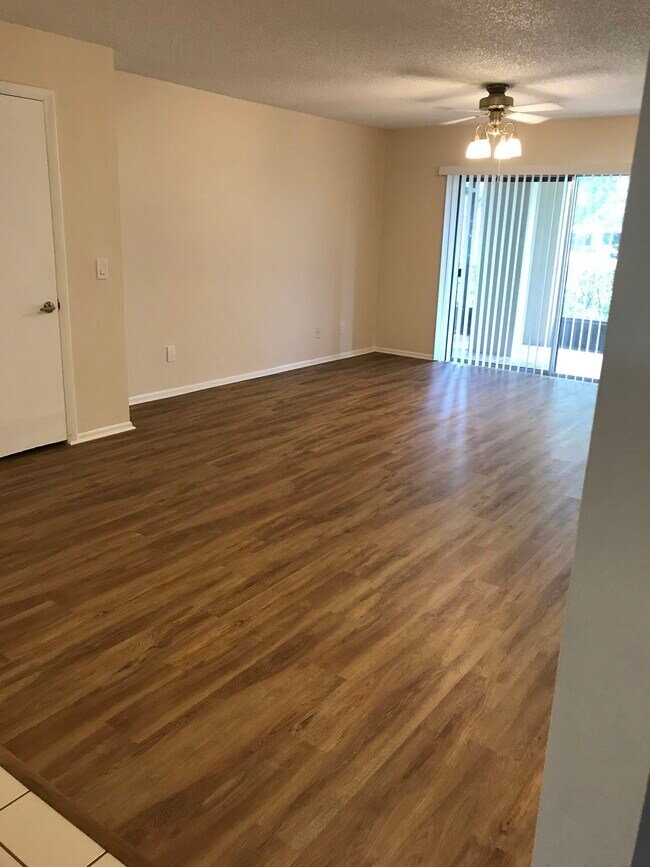 Building Photo - 607 E San Sebastian Ct