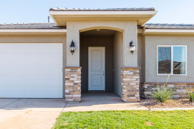 Building Photo - 3338 E Crimson Ridge Dr