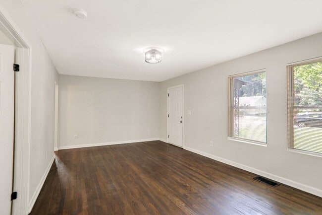 Building Photo - 2155 W Woodberry Ave