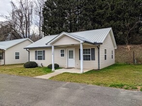 Building Photo - 458 Austin St