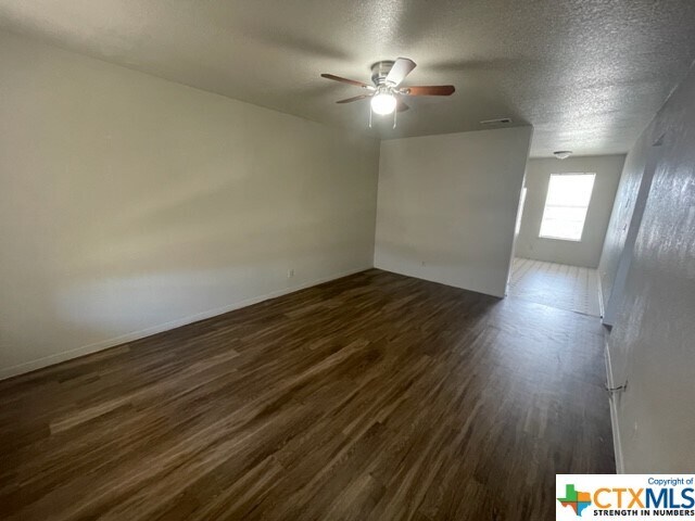 Foto del edificio - 3201 Hereford Ln