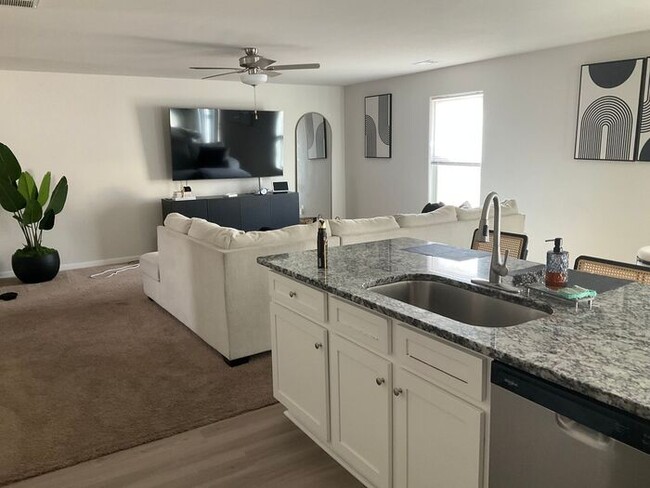 Building Photo - 511 Morning Mist Rd