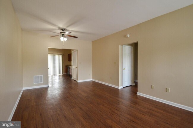 Foto del edificio - 213 Huntington Ln