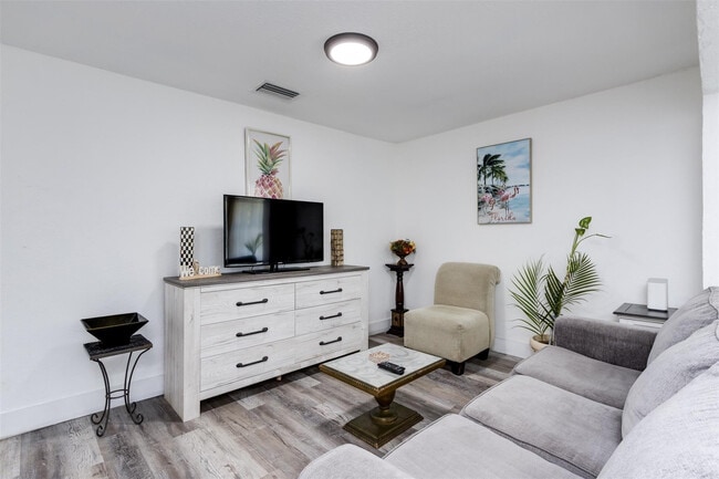 Foto del edificio - 508 NW 8th Ave