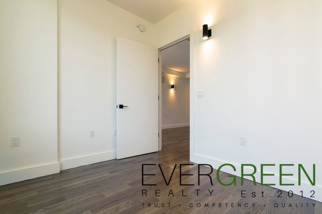 Foto del edificio - 323 E 19th St