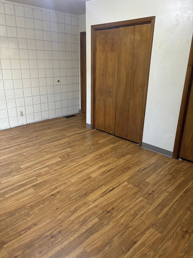 Foto del edificio - 70 W 700 N