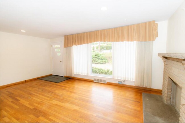 Building Photo - 133 Gerard Dr