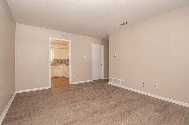 Building Photo - 6207 Sayle - House