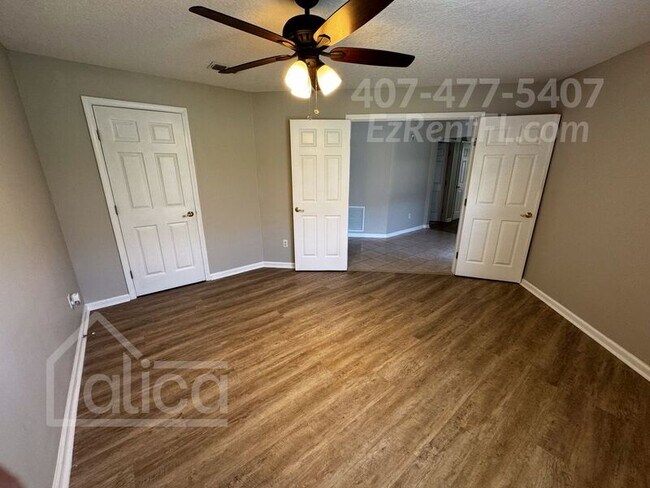 Foto del edificio - 1329 Fairway Village Dr