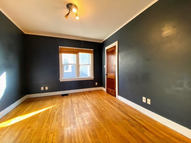 Building Photo - 670 Lincoln Ave NW