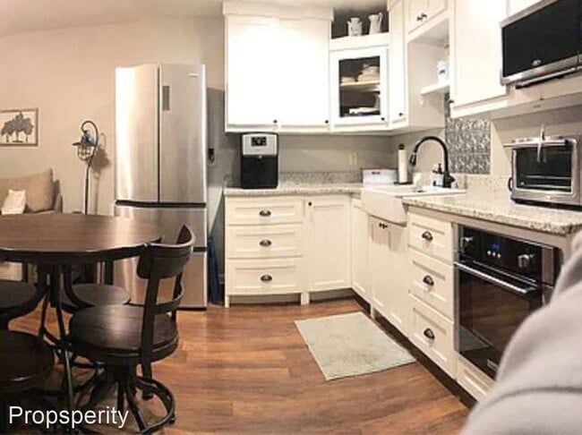 Building Photo - 5 br, 3 bath House - 120 Point View Court