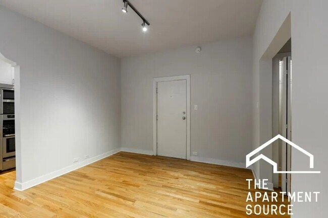 Foto del edificio - 2420 N Kedzie Blvd