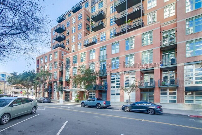 Building Photo - 877 Island Ave