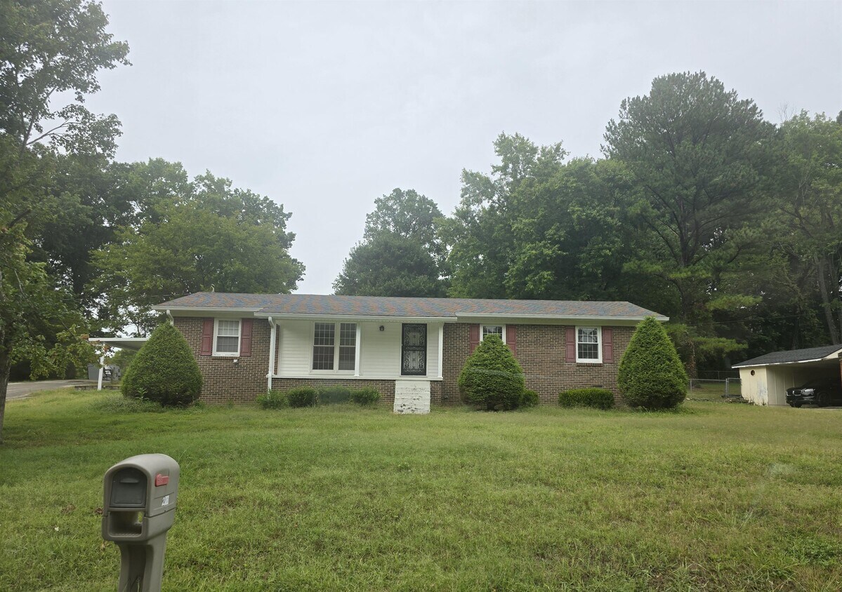 Primary Photo - 208 Caldwell Dr