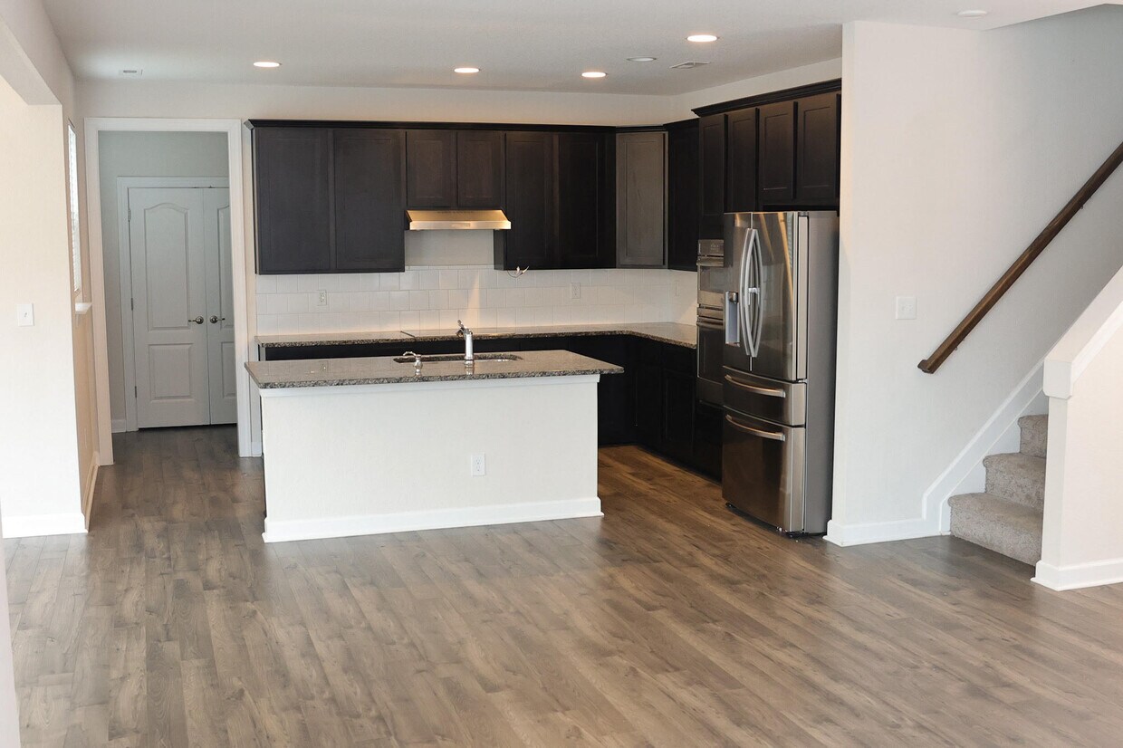 Building Photo - 23 E Berkley Dr