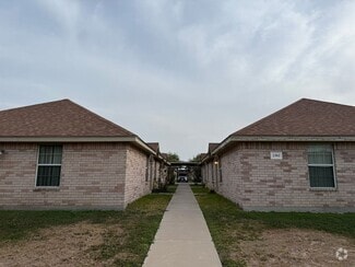 Building Photo - 2302 W Candlelight Ln