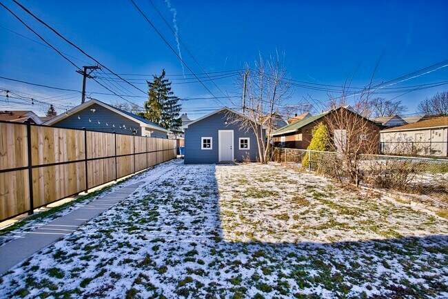 Foto del edificio - 4616 N Kostner Ave