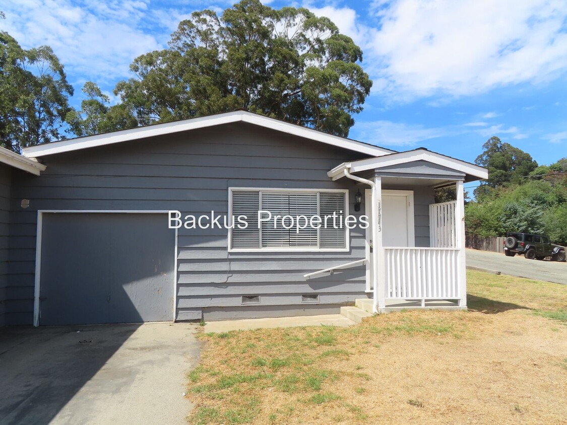Primary Photo - Wonderful duplex in country setting