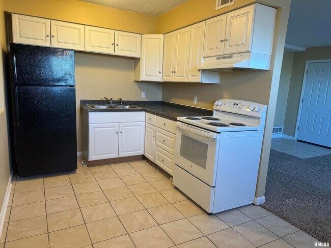 Foto del edificio - 415 W Cedar Ln Dr