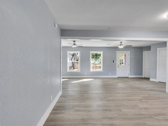 Foto del edificio - 1009 Ruby Ln