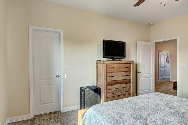 Building Photo - 15401 Palmira Ave
