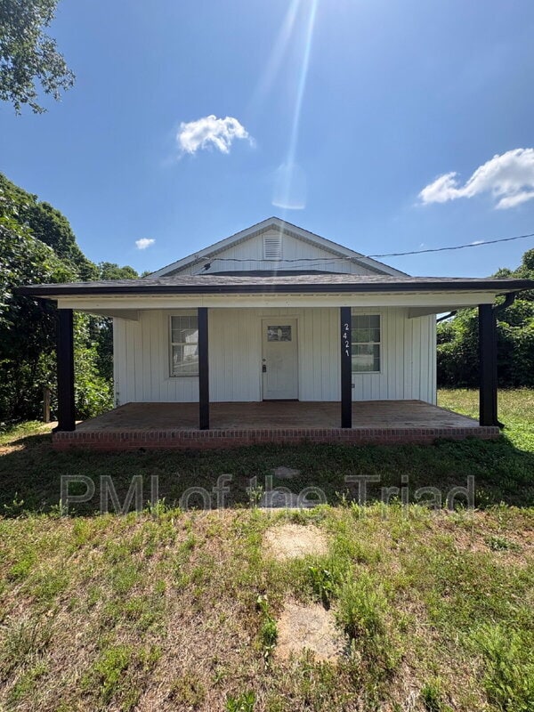 Building Photo - 2421 Daisy St