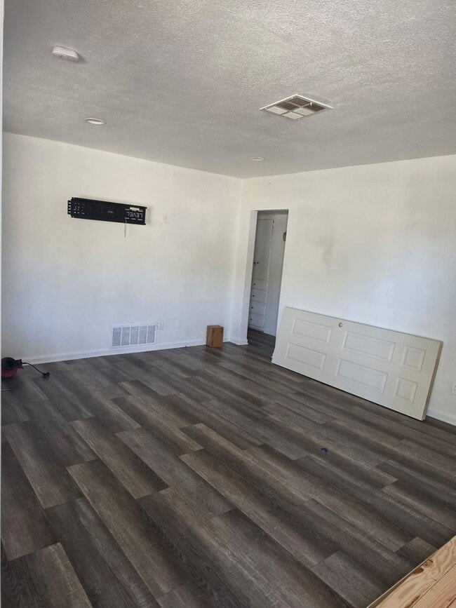 Building Photo - 1225 Castaic Ave