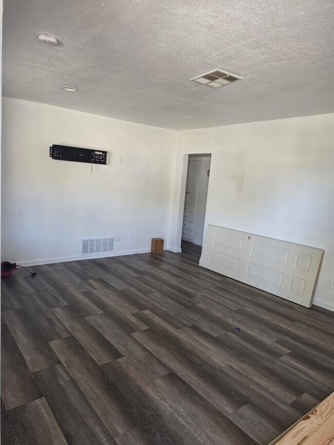 Foto del edificio - 1225 Castaic Ave