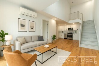 Building Photo - Penthouse 2BR/2BA with Private Roof Deck, ...