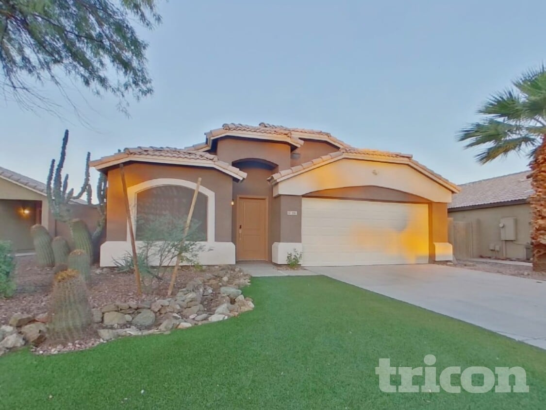 Foto principal - 350 N 152nd Dr