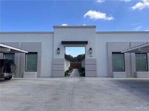 Building Photo - 1102 Sugar Gdn Dr