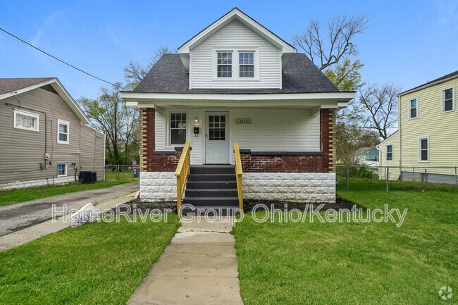 Building Photo - 4328 Lonsdale Ave