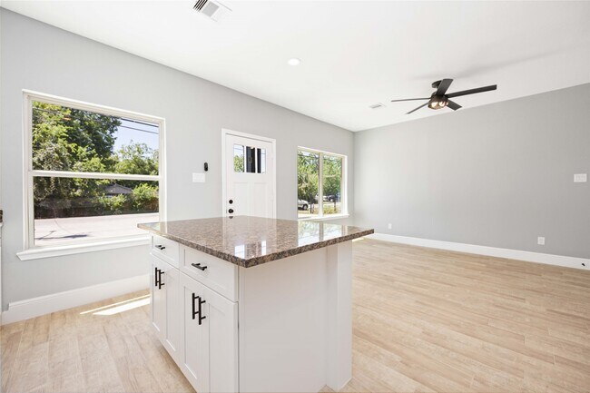 Foto del edificio - 4651 Mallow St