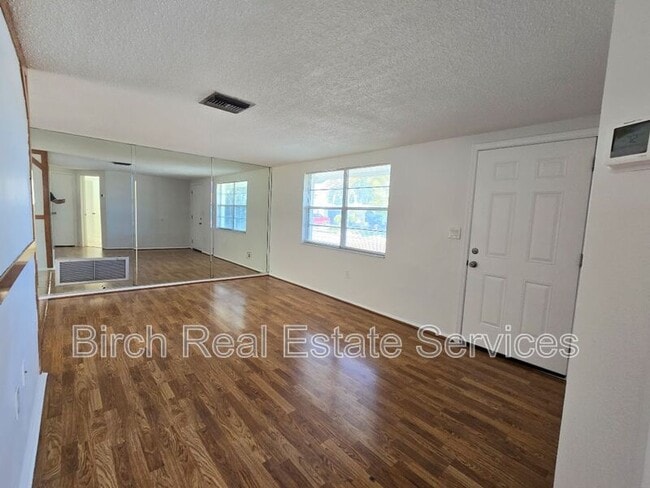 Foto del edificio - 3136 Elkridge Dr