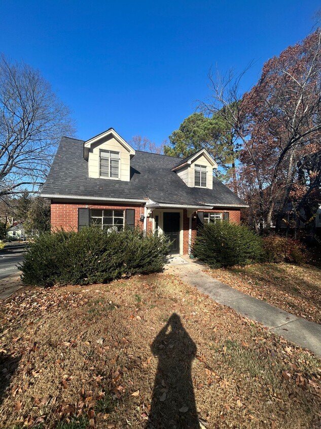 Foto del edificio - 1015 Carolina Ave