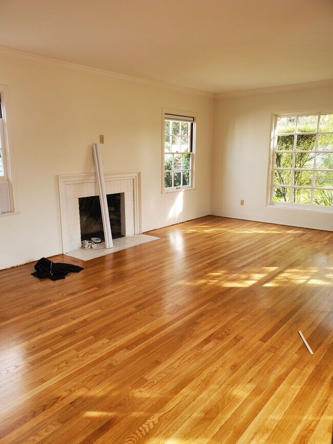 Building Photo - Traditional Coronado Home with Tons of Out...