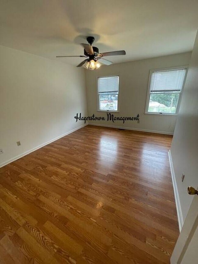 Foto del edificio - Must See! 2BR Duplex on S Cannon Ave