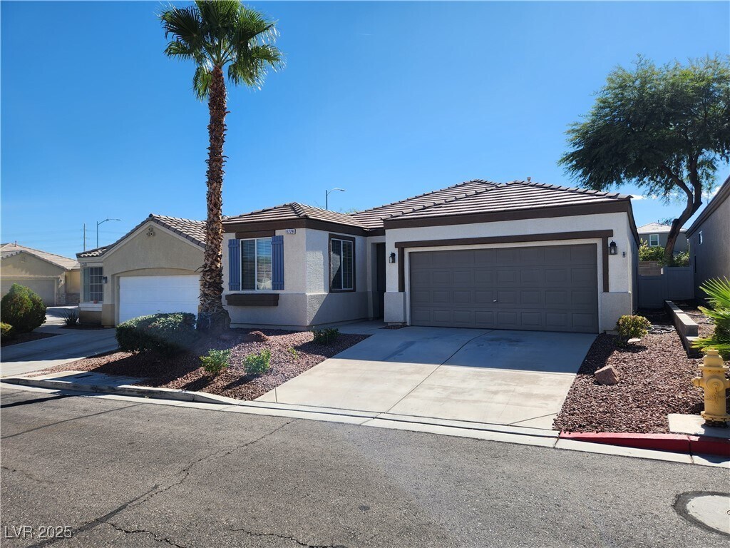 Foto principal - 6229 Majestic Hills Ave