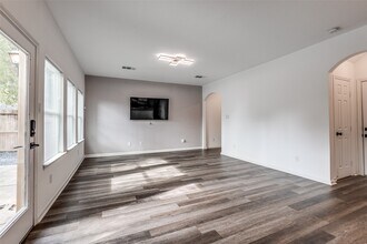 Building Photo - 12721 Plummersville St