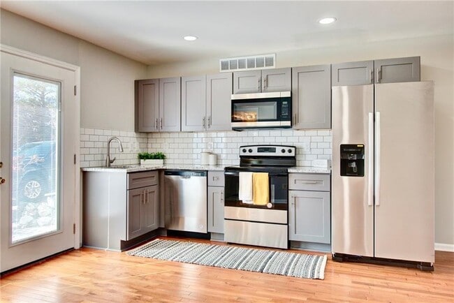 Building Photo - 3664 High Green Dr