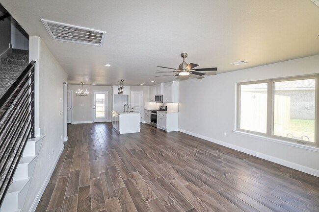 Building Photo - New Construction in City View!