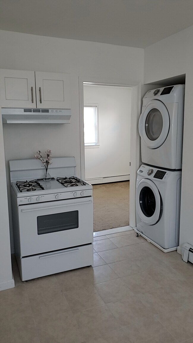 Kitchen - 196 Franklin St