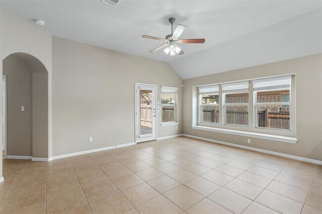 Building Photo - 2512 Winchell Ln