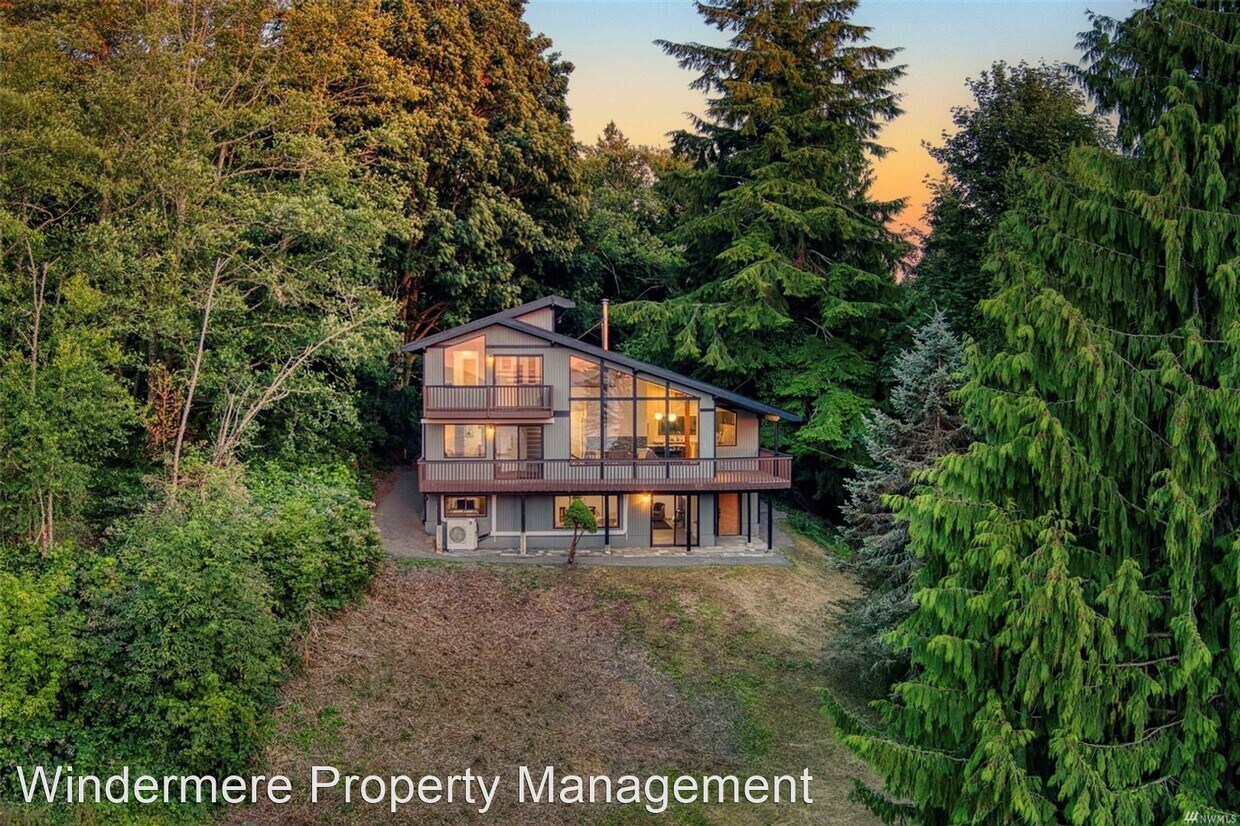 Foto principal - 3 br, 2 bath House - 5610 NE ADMIRALTY WAY