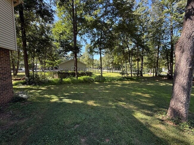 Foto del edificio - 11204 Wilderness Park Dr