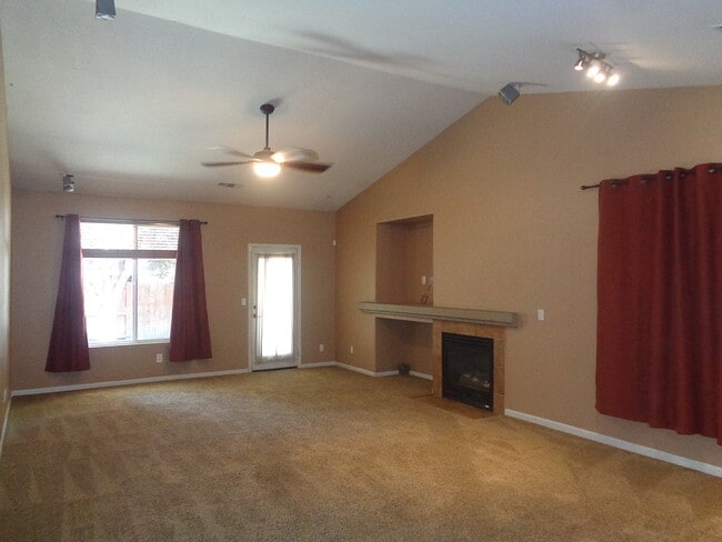 Foto del edificio - 2360 Kelsey Ct