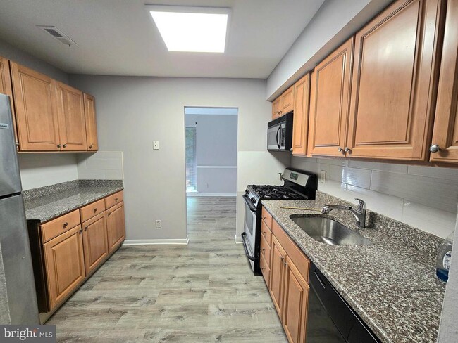 Building Photo - 222 10 Echelon Rd