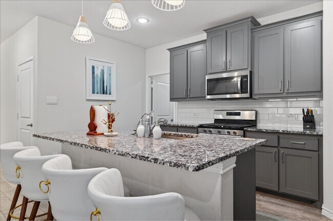 Foto del edificio - 8129 Trudy Ln