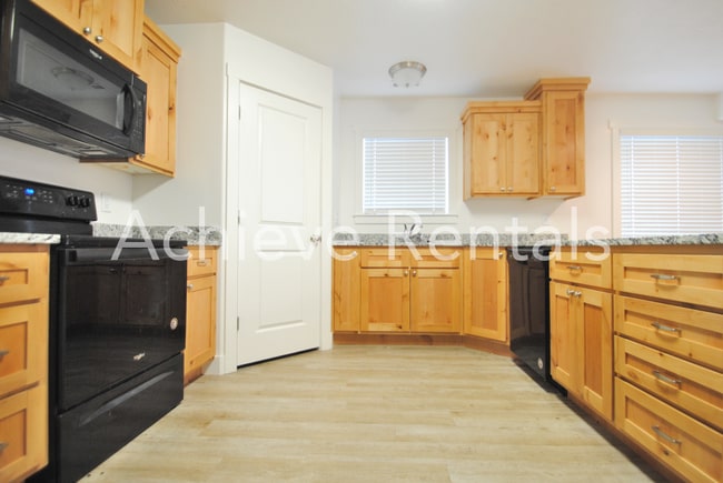 Building Photo - 482 N 2650 W
